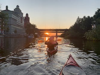 Begeleide eco-kajaktocht bij zonsondergang in de stad Stockholm